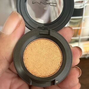 “SEND UR BEST OFFER?” “MAC” Amber Lights Frost  Shimmering Gold Eyeshadow 💛